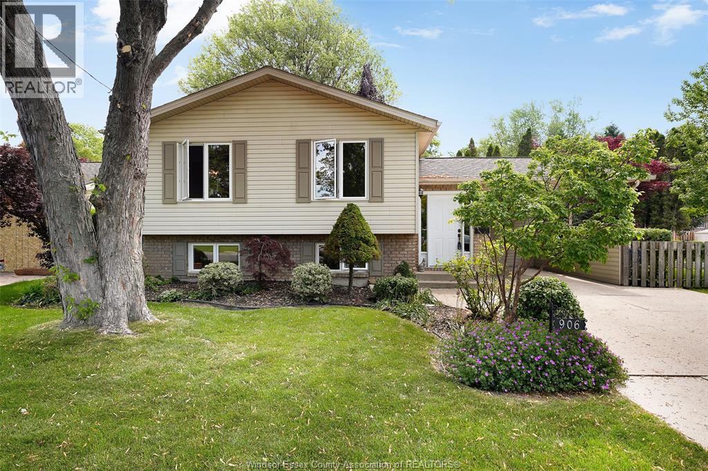 906 Bayview Avenue, Kingsville — primary photograph