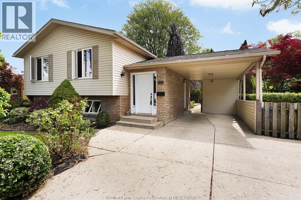 906 Bayview Avenue, Kingsville — photograph 2