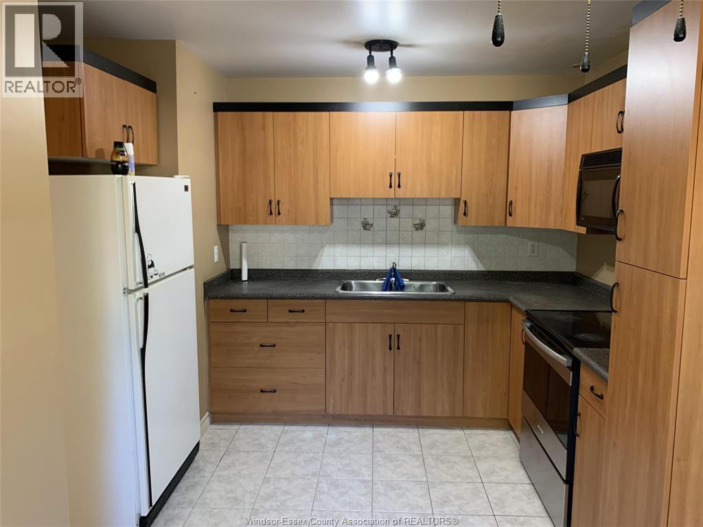 9394 Esplanade Drive #3, Windsor — photograph 2