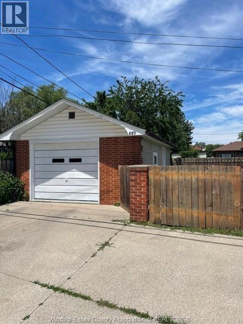 889 Riverdale, Windsor — photograph 2