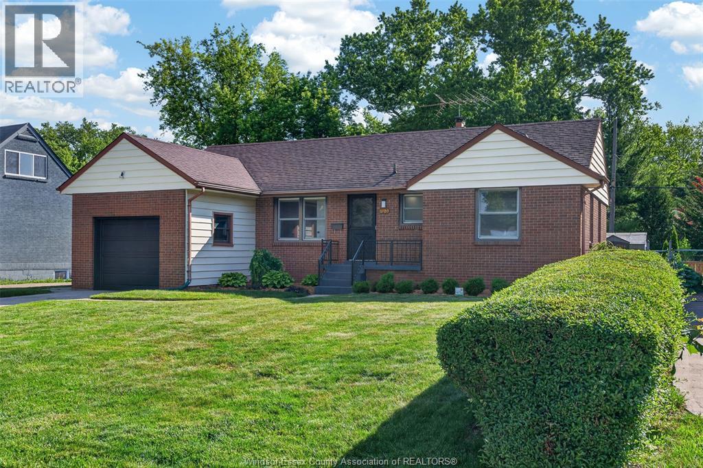 3120 Academy Drive, Windsor — primary photograph