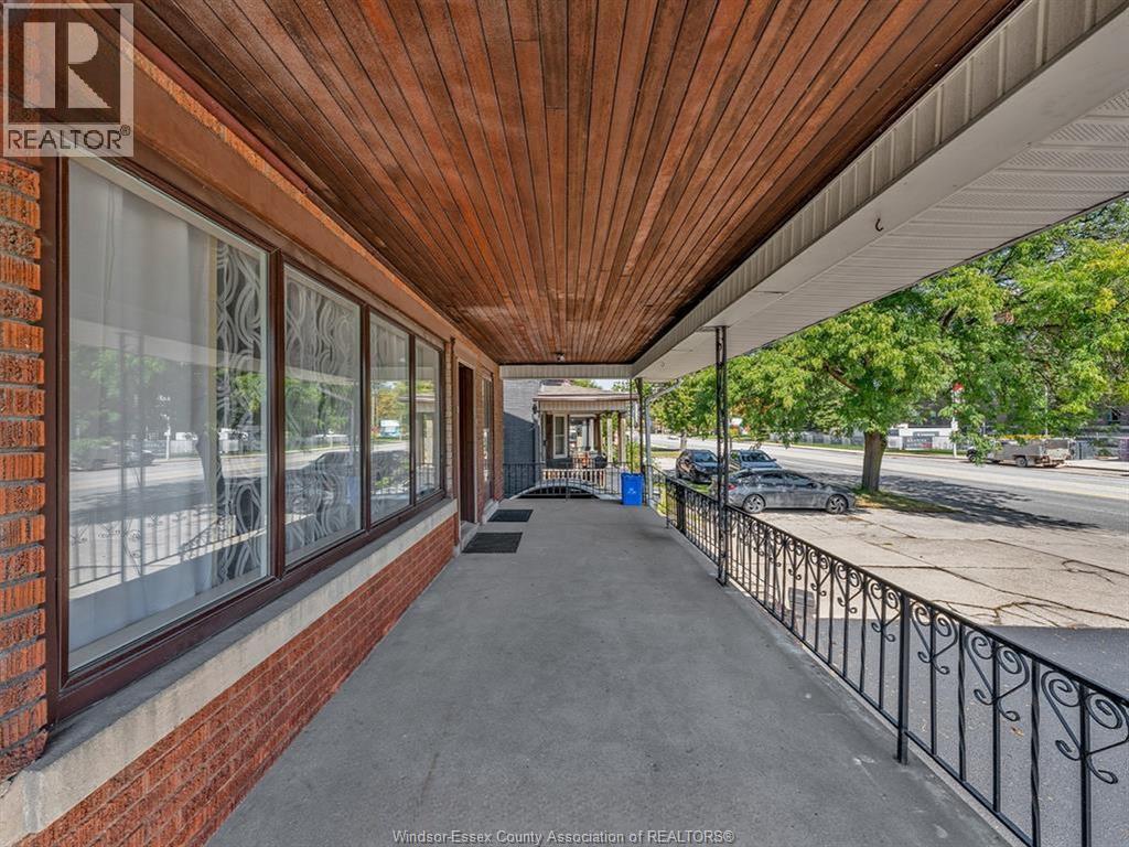 1069 Ouellette Avenue #1, Windsor — photograph 3