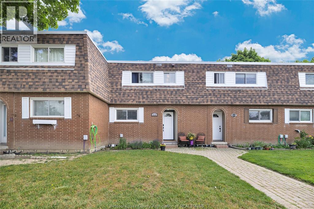 5518 Empress, Windsor — photograph 2