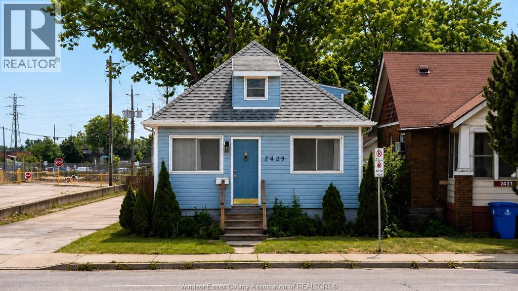 2429 Howard Avenue, Windsor — primary photograph