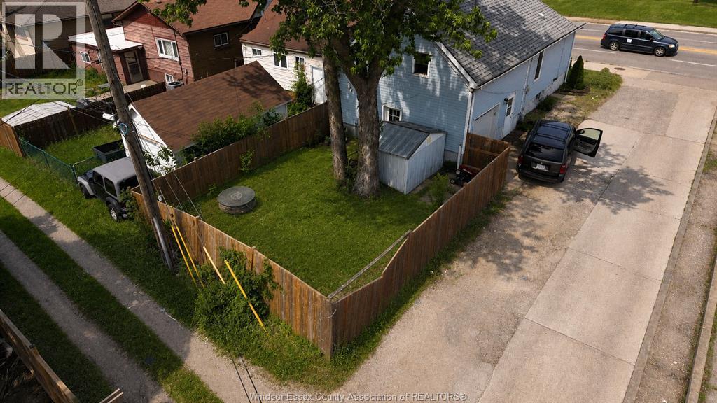 2429 Howard Avenue, Windsor — photograph 3