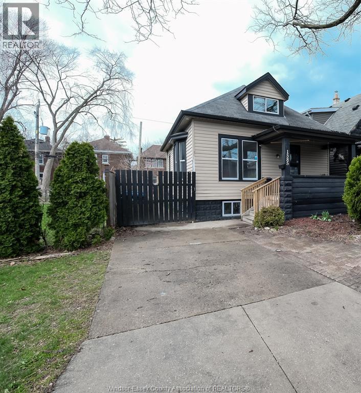 5-bedroom Single Family at 1585 Pelissier, Windsor — photograph 3