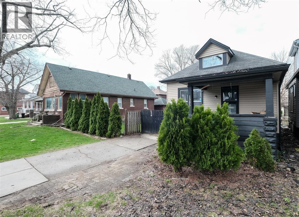 5-bedroom Single Family at 1585 Pelissier, Windsor — photograph 2