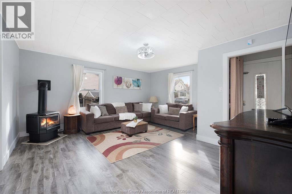 1456 Elsmere, Windsor — photograph 3