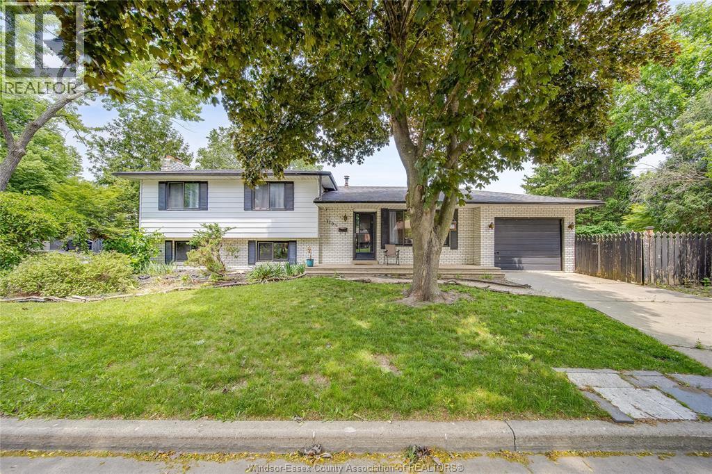 Single Family — 7105 Isabelle Court, Windsor, Ontario