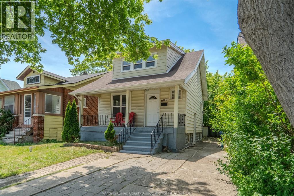 1679 Howard Avenue, Windsor — photograph 2
