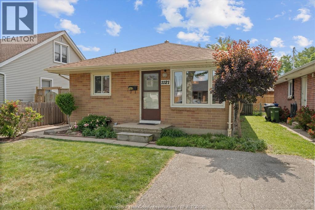 1121 Partington, Windsor — photograph 3