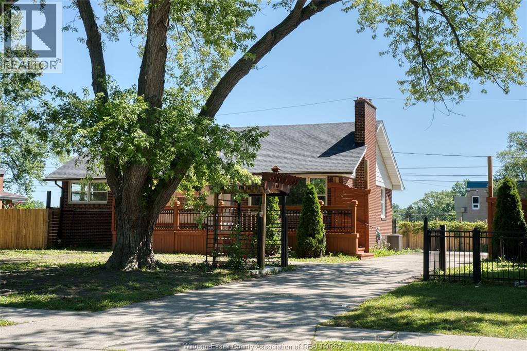 3310 Rankin Avenue, Windsor — photograph 2