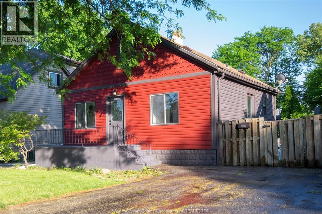 629 Stanley, Windsor — primary photograph