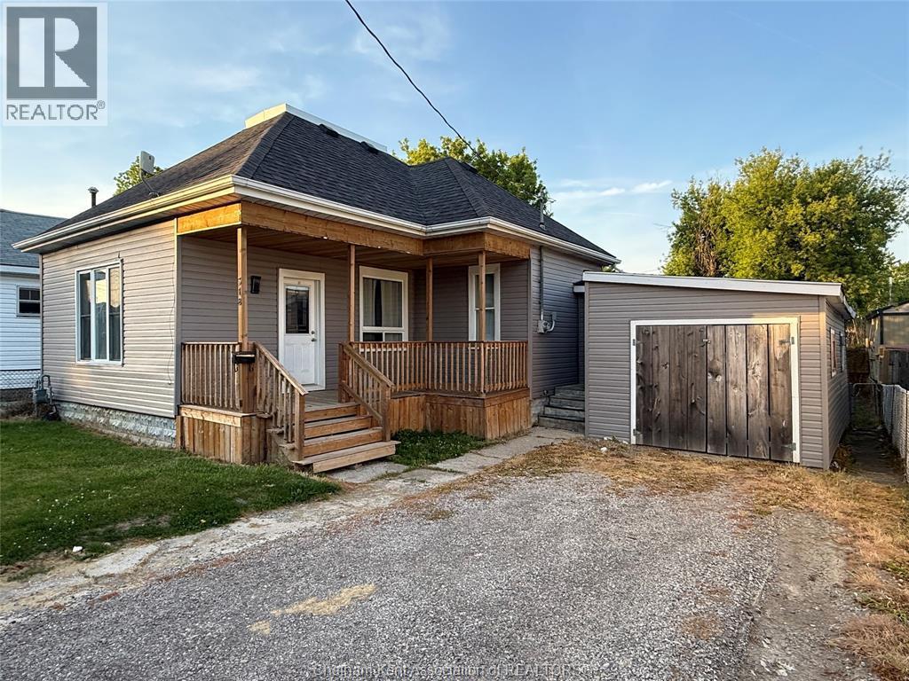 Single Family — 318 Lafontaine Street, Wallaceburg, Ontario