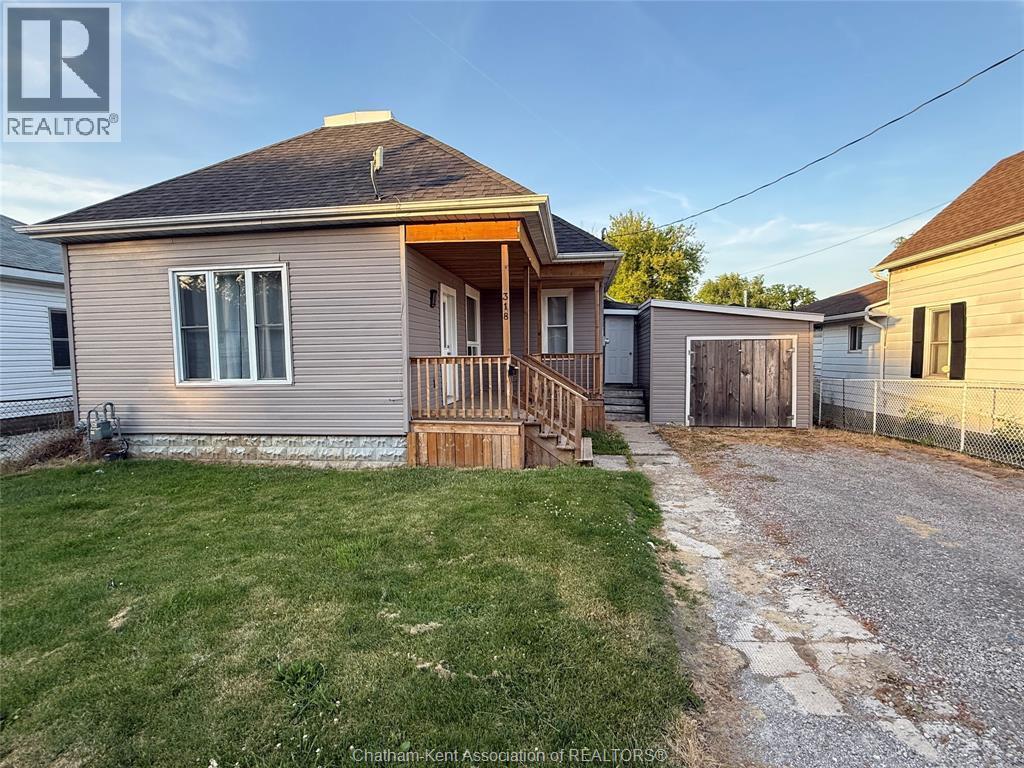 318 Lafontaine Street, Wallaceburg — photograph 3