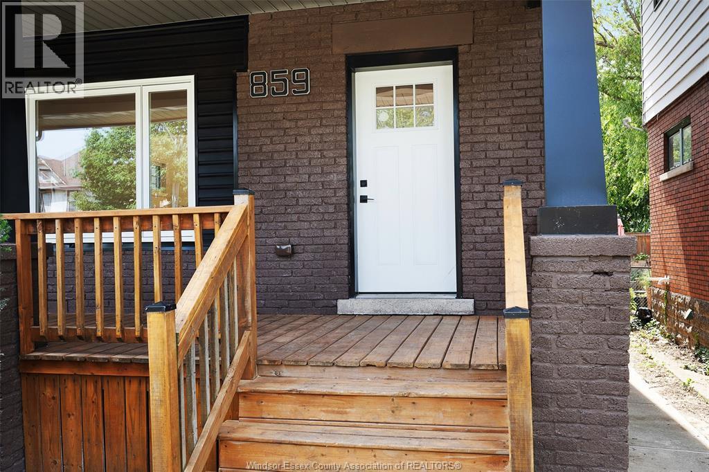 859 Moy Avenue, Windsor — photograph 3
