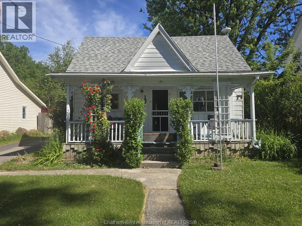 Single Family — 151 Wellington Street, Chatham, Ontario
