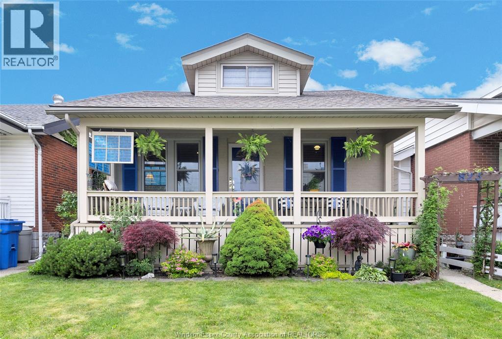 Single Family — 823 Lawrence, Windsor, Ontario