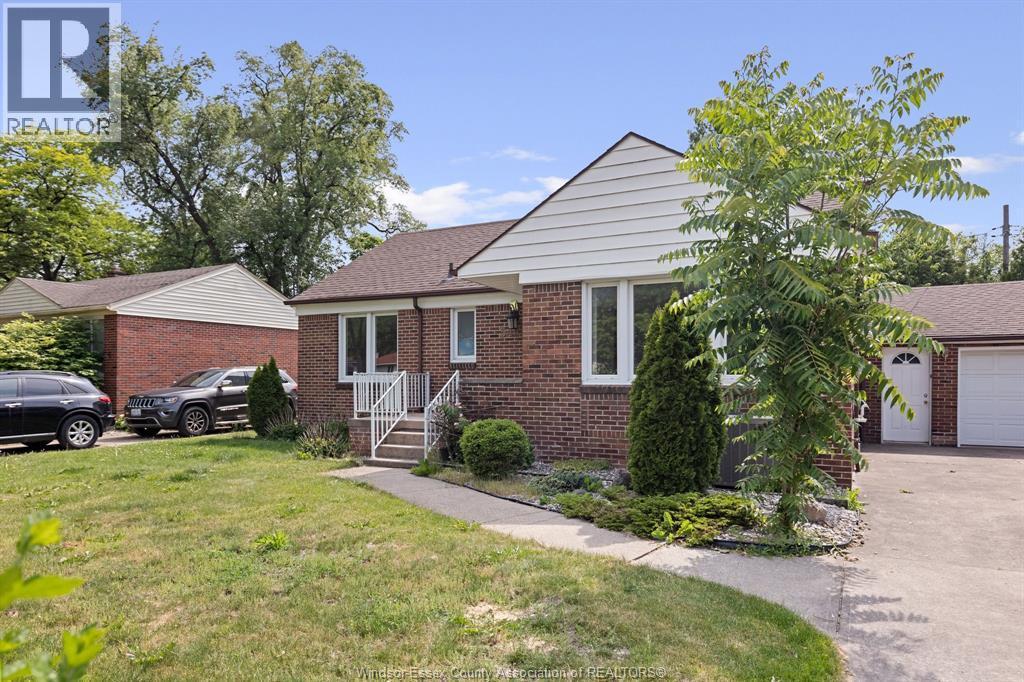 3455 Dougall, Windsor — photograph 2