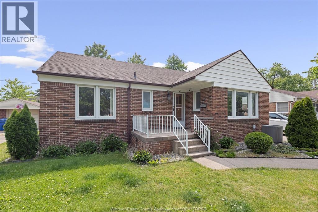 3455 Dougall, Windsor — photograph 3