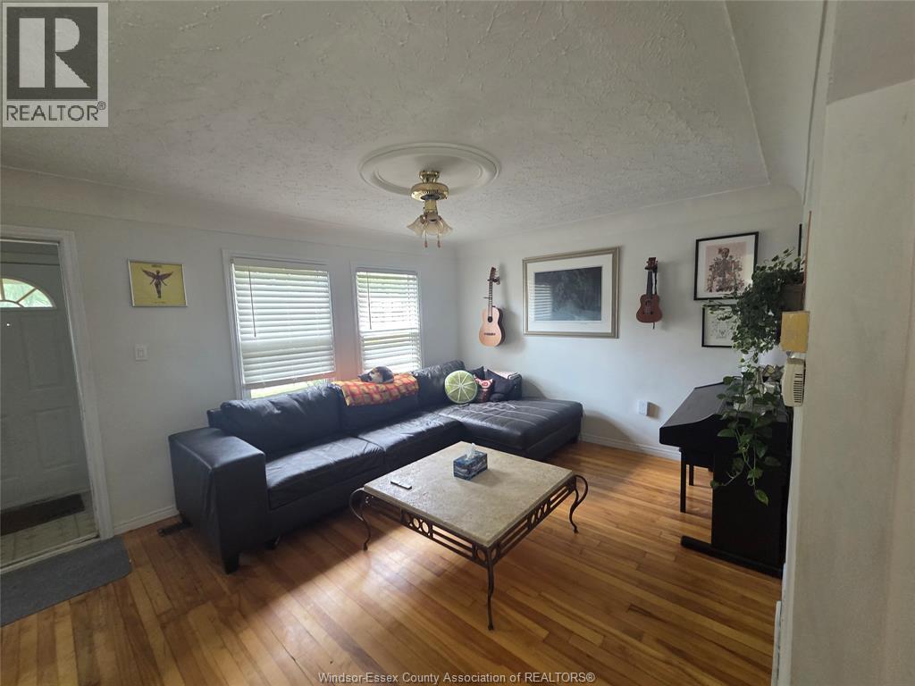 3425 Harris, Windsor — photograph 3
