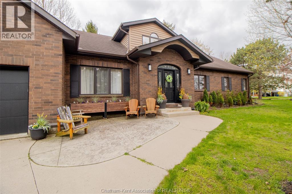 4-bedroom Single Family at 18116 3rd Avenue, Rondeau — photograph 2
