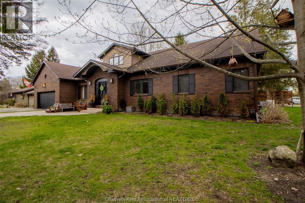 4-bedroom Single Family at 18116 3rd Avenue, Rondeau — photograph 3