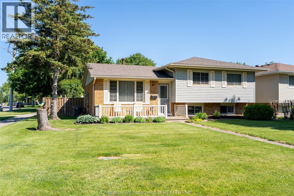Single Family — 3 Goldmere Drive, Chatham, Ontario