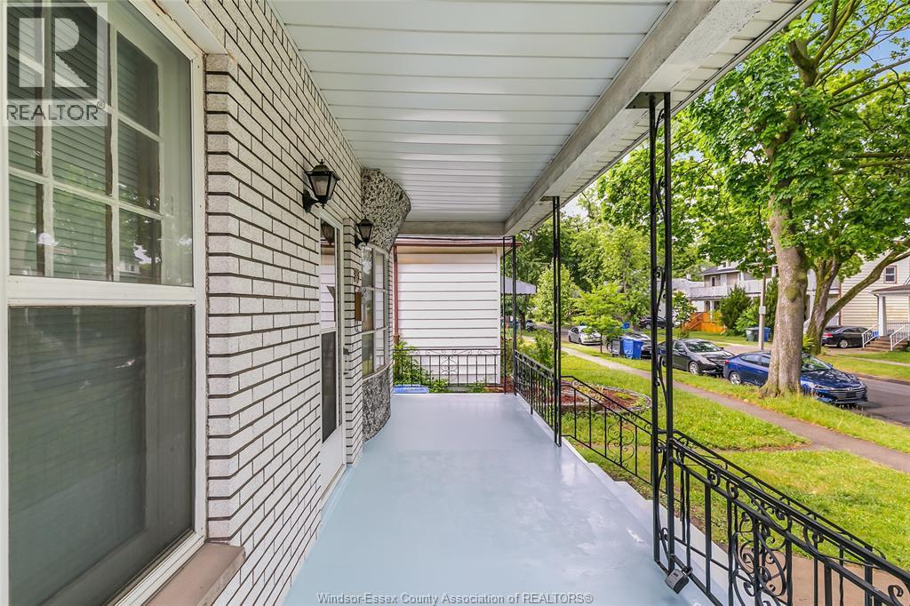 383 McEwan, Windsor — photograph 3