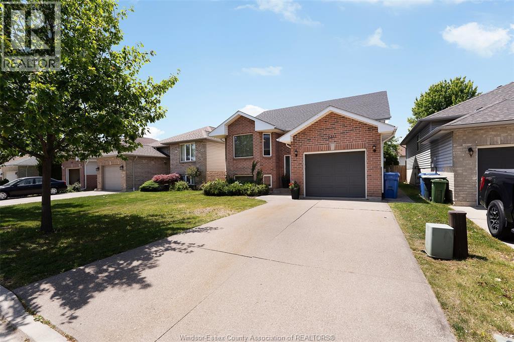 2341 Radcliff, Windsor — photograph 2