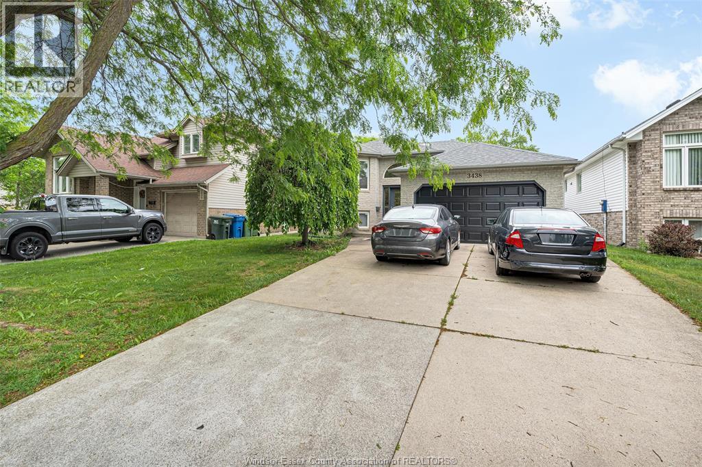 Single Family — 3438 Treeline Court, Windsor, Ontario