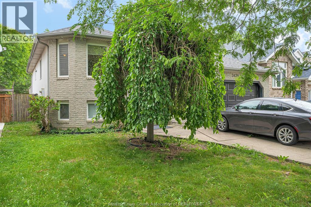 3438 Treeline Court, Windsor — photograph 2