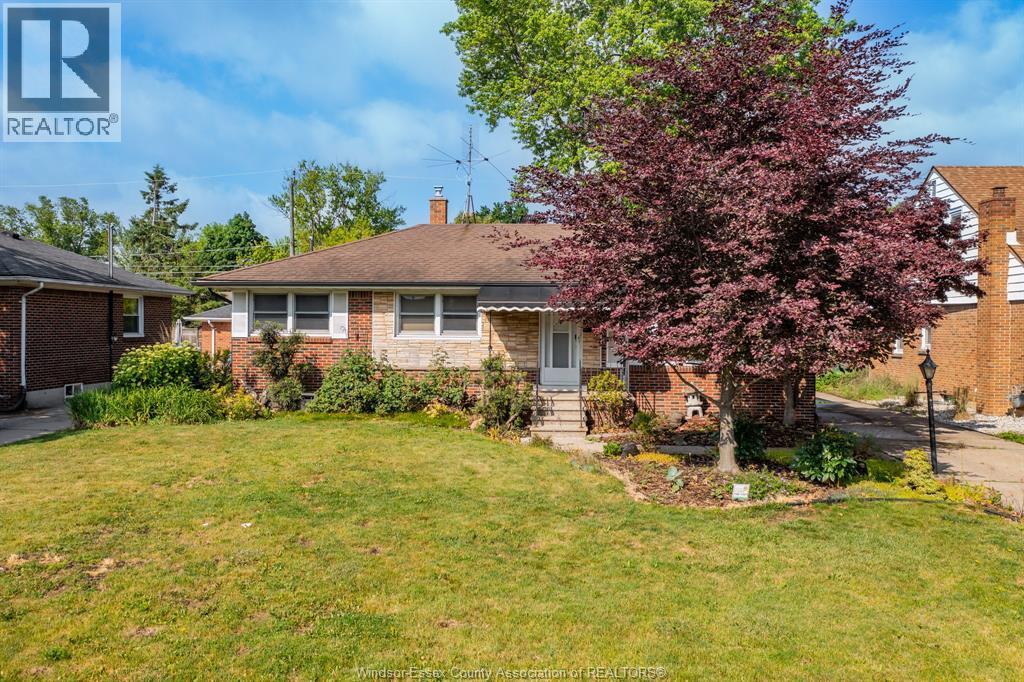 3063 Bruce Avenue, Windsor — photograph 2