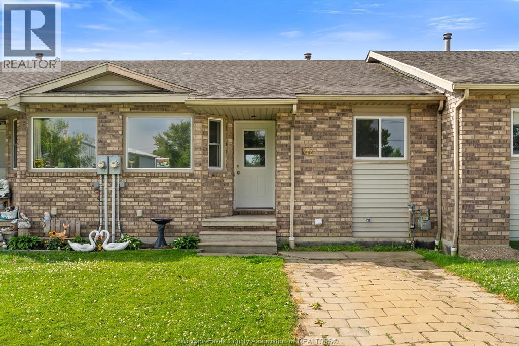 Single Family — 142 Lamarsh Street, Wheatley, Ontario