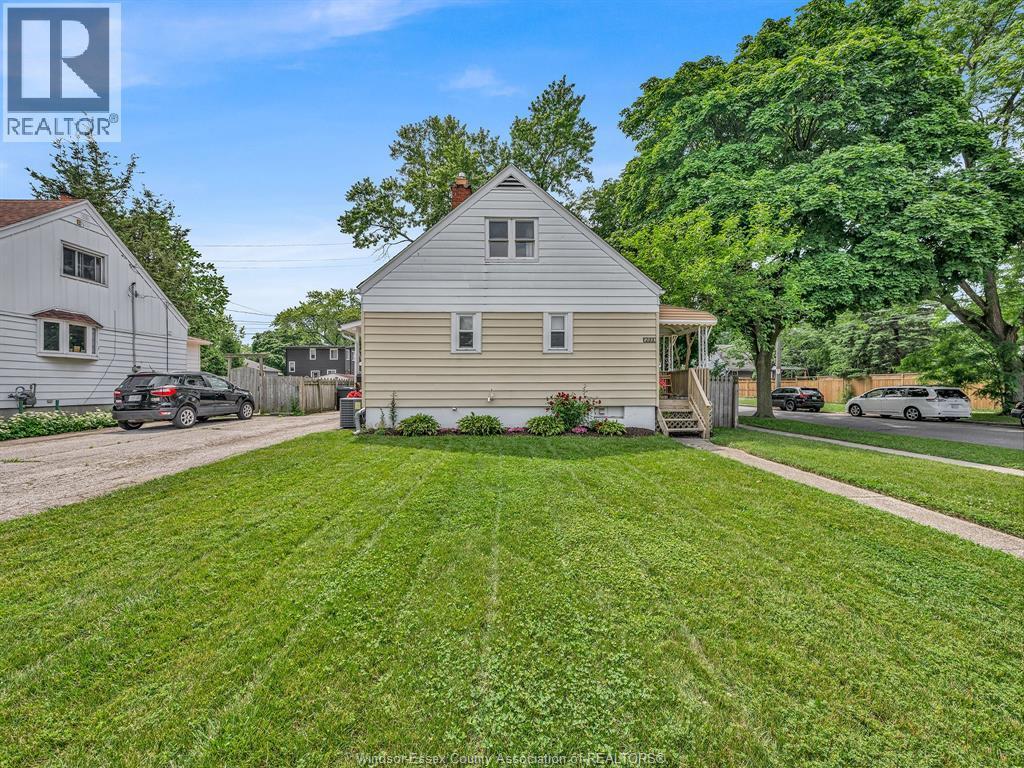 1803 Ellrose, Windsor — photograph 2