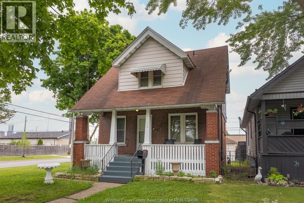 908 Oak Street, Windsor — photograph 3