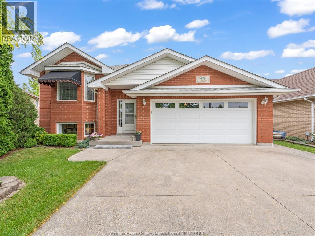 Single Family — 966 Fielding Crt, Windsor, Ontario