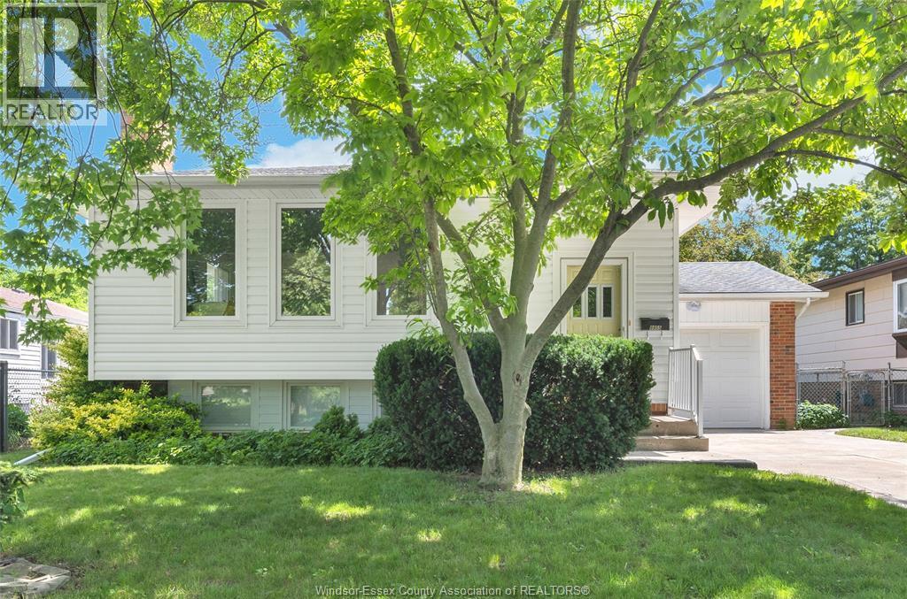 Single Family — 9955 Ridge Rd., Windsor, Ontario