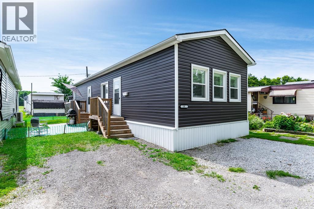 11408 County Rd 46 #10, Comber — primary photograph