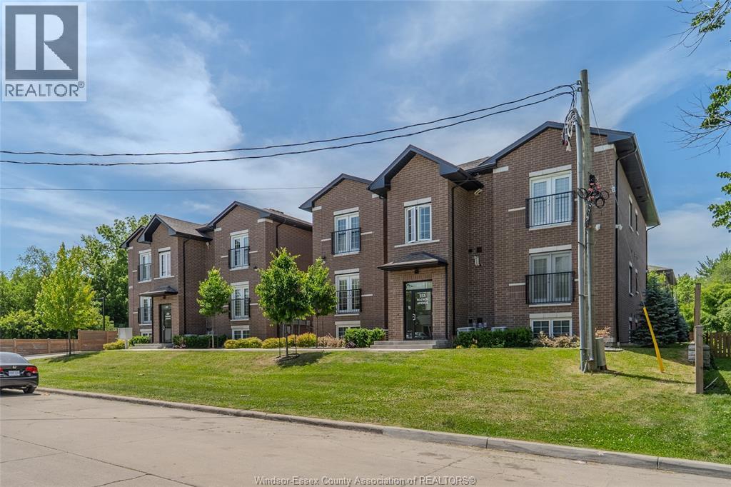 233 Watson Avenue #101, Windsor — photograph 2