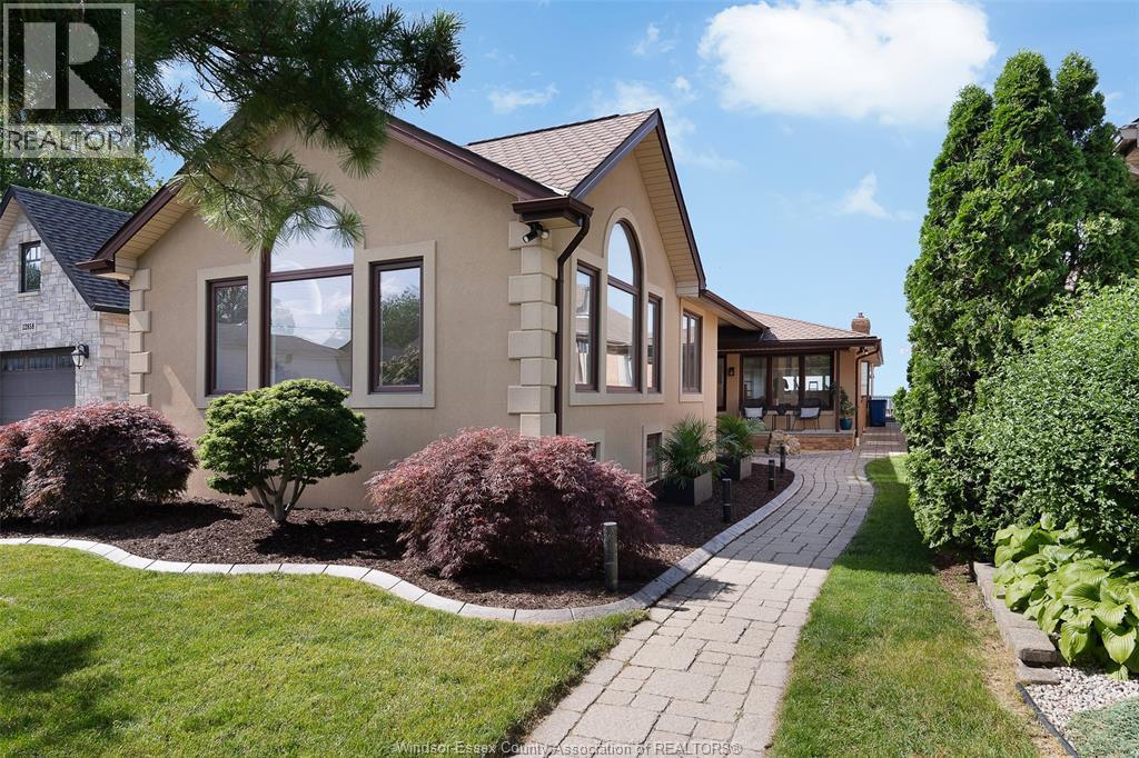 12862 Riverside, Tecumseh — photograph 2