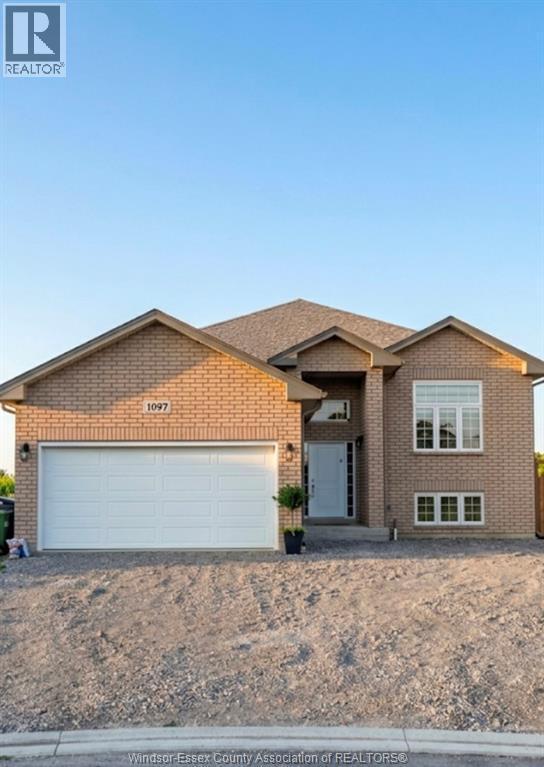 1097 Aspen Ridge Crescent, Lakeshore — primary photograph