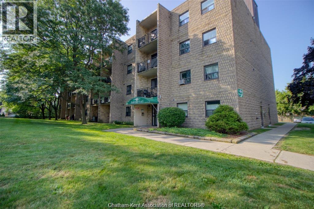 Single Family — 130 Park Avenue, Chatham, Ontario