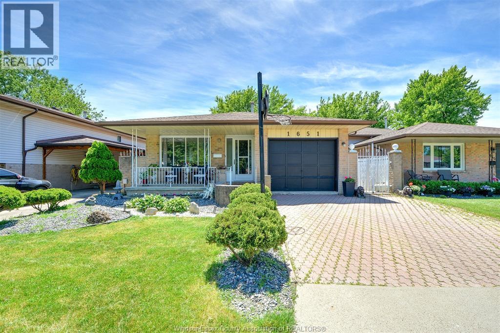Single Family — 1651 Courtland, Windsor, Ontario
