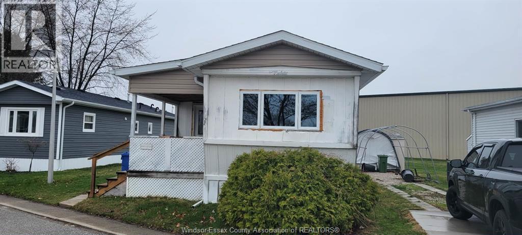 22 Robin Crescent, Lakeshore — primary photograph