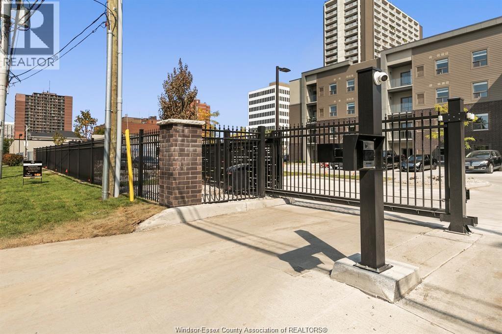955 Ouellette Avenue #402, Windsor — photograph 2