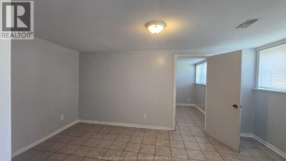 1-bedroom Single Family at 805 Giles Boulevard #Lower, Windsor — photograph 3