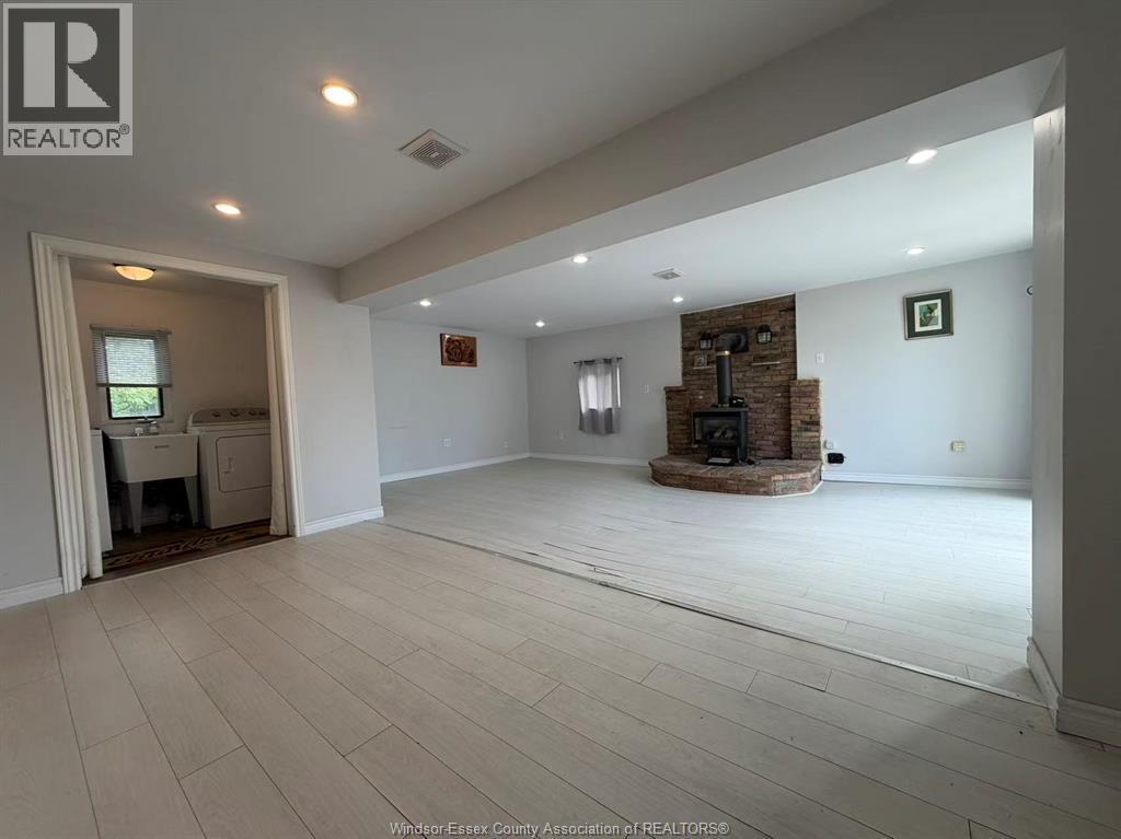 307 Sacred Heart Drive, LaSalle — photograph 2