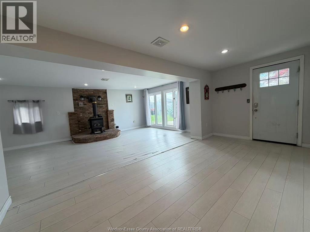 307 Sacred Heart Drive, LaSalle — photograph 3