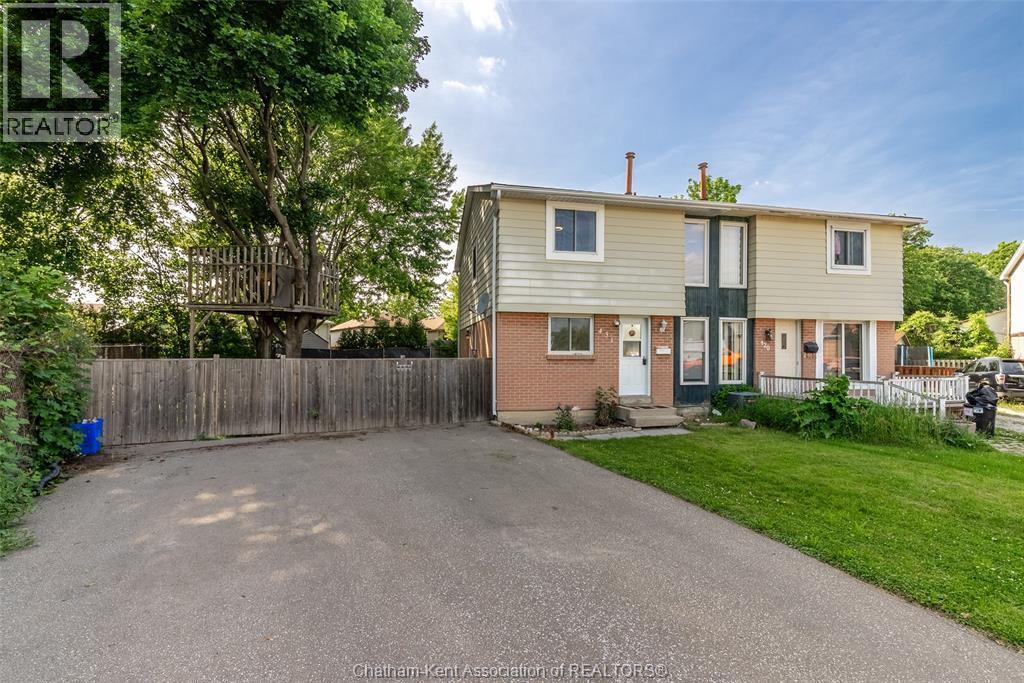 431 Cardiff Place, Sarnia — photograph 2
